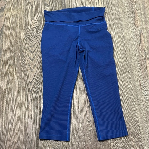 Nike Pants Dri Fit capris Leggings Swoosh Stretch Striped Blue Black Size Medium - Picture 1 of 9